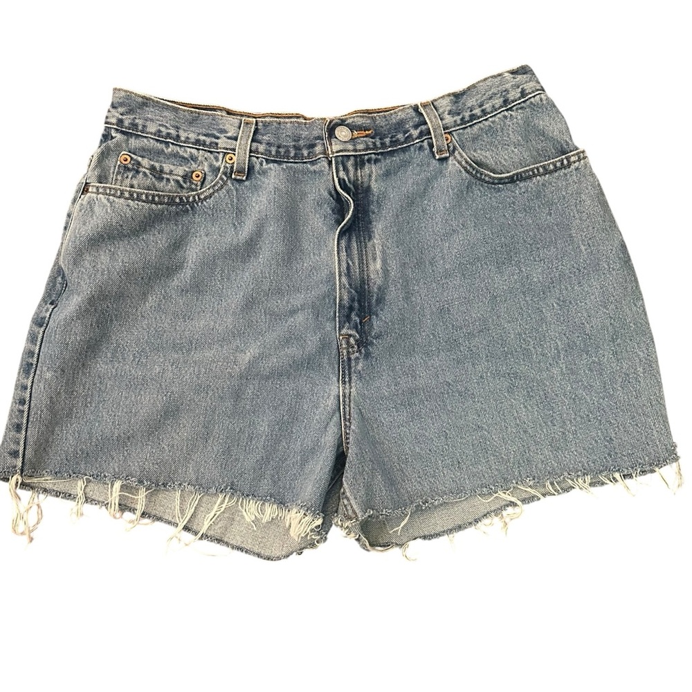 Vintage Levi’s 550 relaxed fit tapered leg raw hem medium wash shorts size 18
